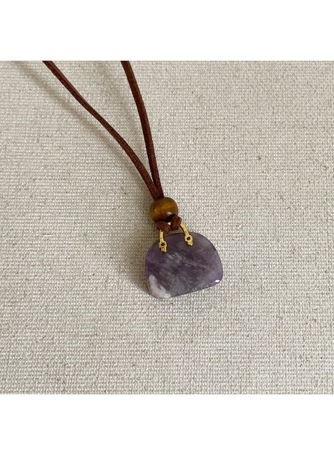 قلادة بتصميم حقيبة يد من حجر الجمشت للنساء